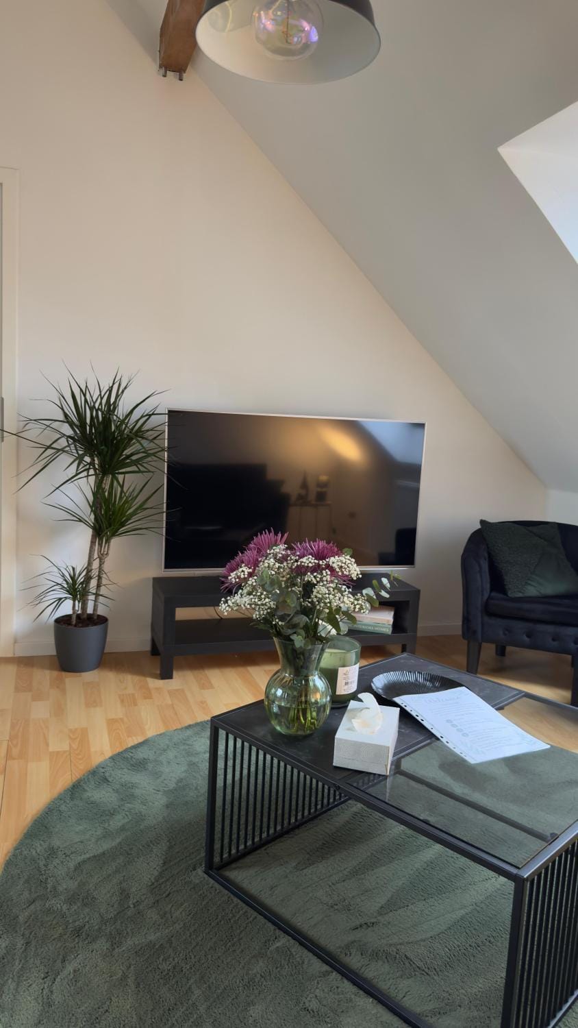 Communal lounge/ TV room, TV and multimedia, Living room, Seating area, Evening entertainment