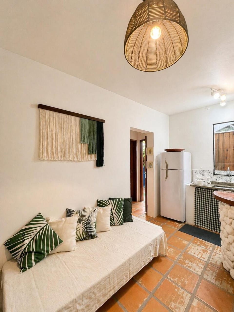 Kitchen or kitchenette, Living room, Seating area, minibar