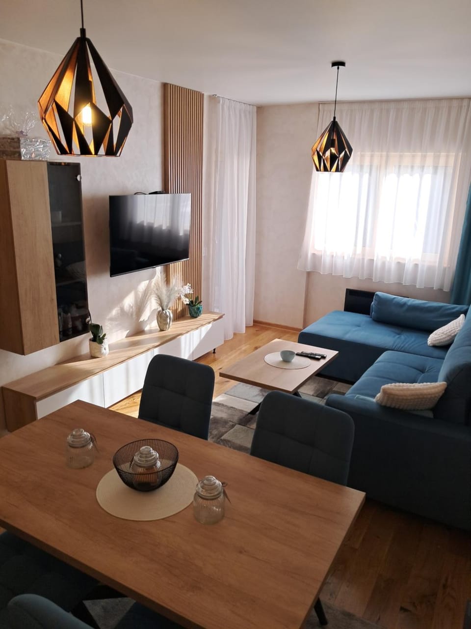 Living room, Dining area