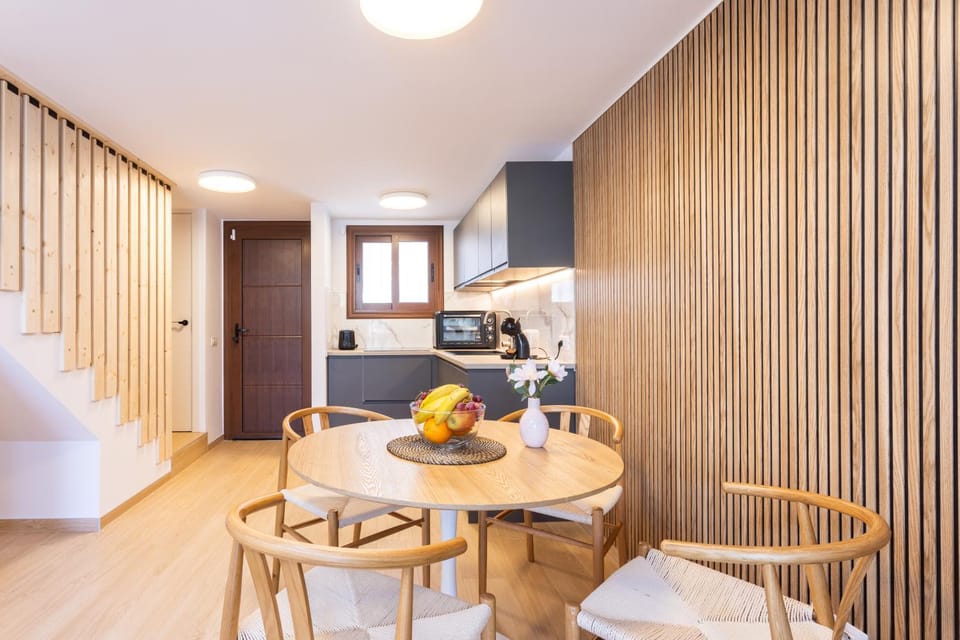 Kitchen or kitchenette, Living room, Dining area, Food
