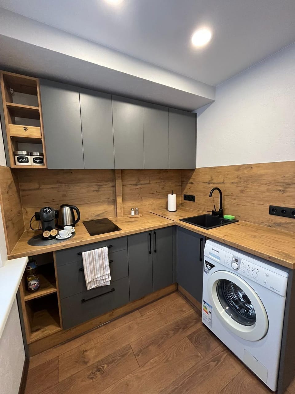 Kitchen or kitchenette