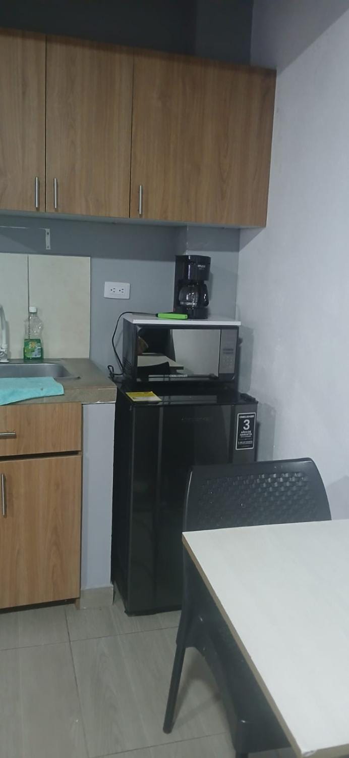 minibar, oven
