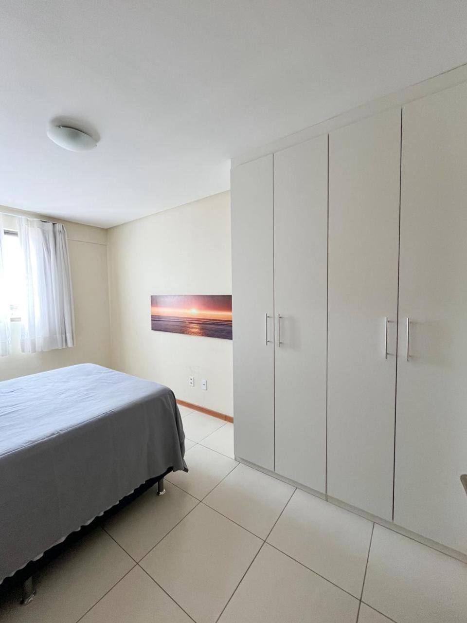 Photo of the whole room, Bedroom, wardrobe