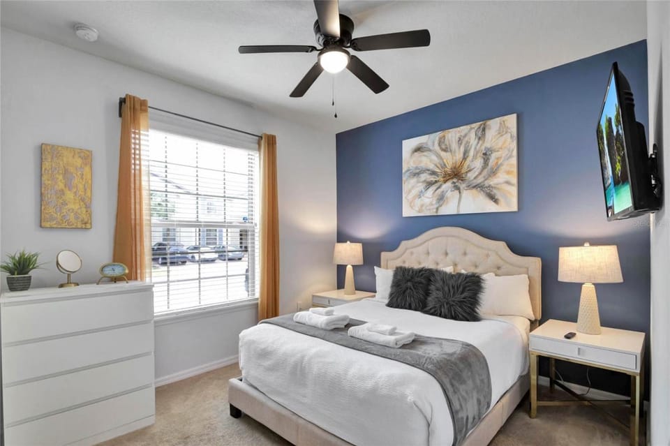 5BR Lakefront Villa with Pool Near Disney Villa in Four Corners