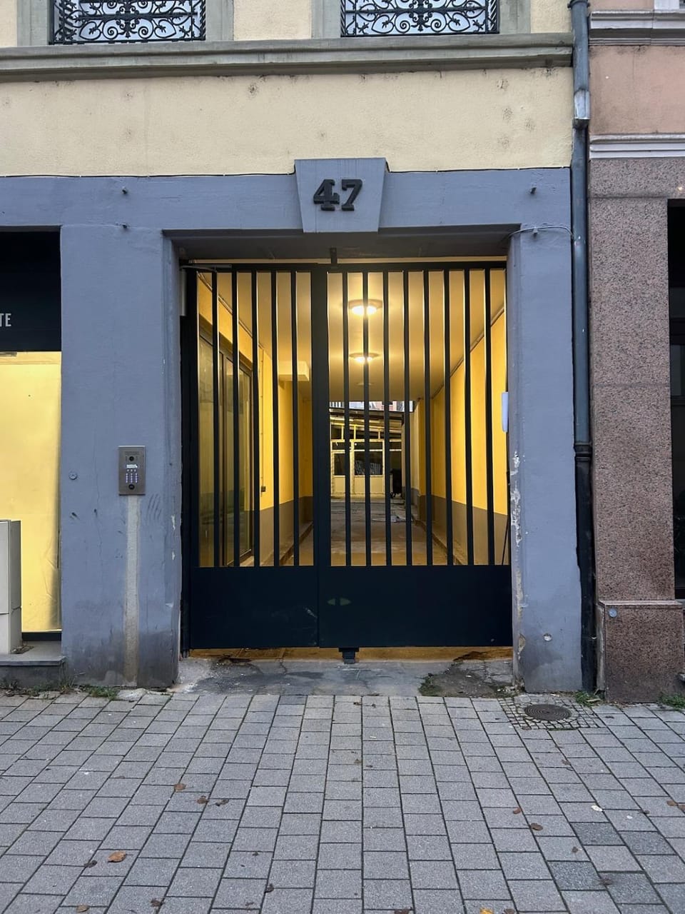 Facade/entrance
