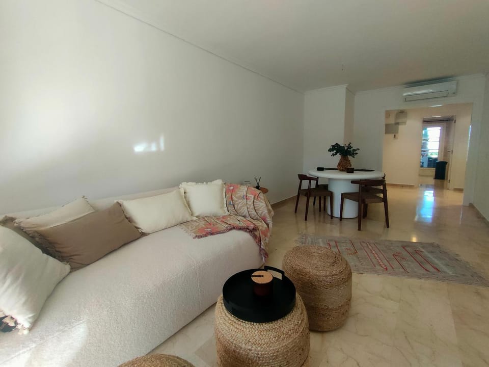 Living room, Seating area, air conditioner