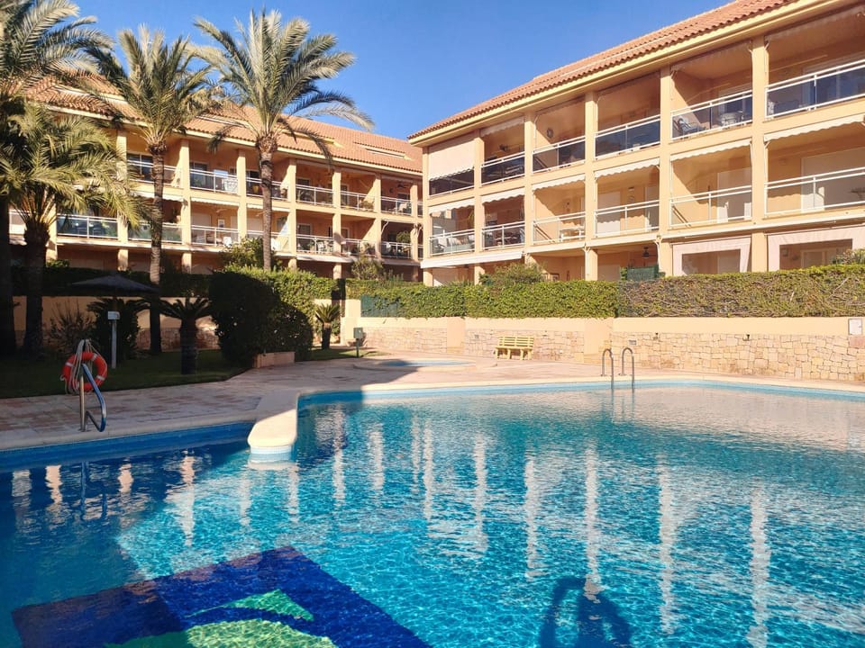 Property building, Day, Pool view, Swimming pool