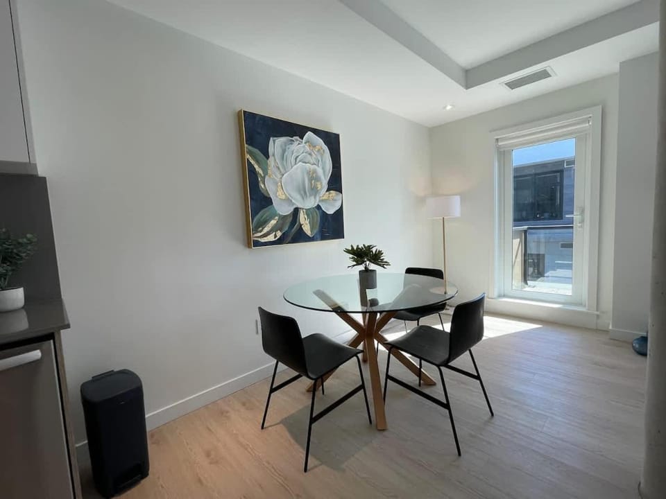Bright warm & spotless 1 BR in North End Halifax Apartment in Dartmouth