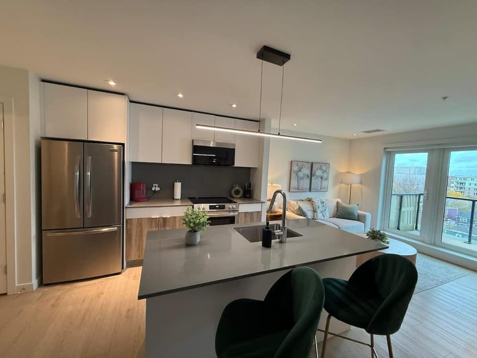 Bright spotless & modern 1 BR in North End Halifax Apartment in Dartmouth