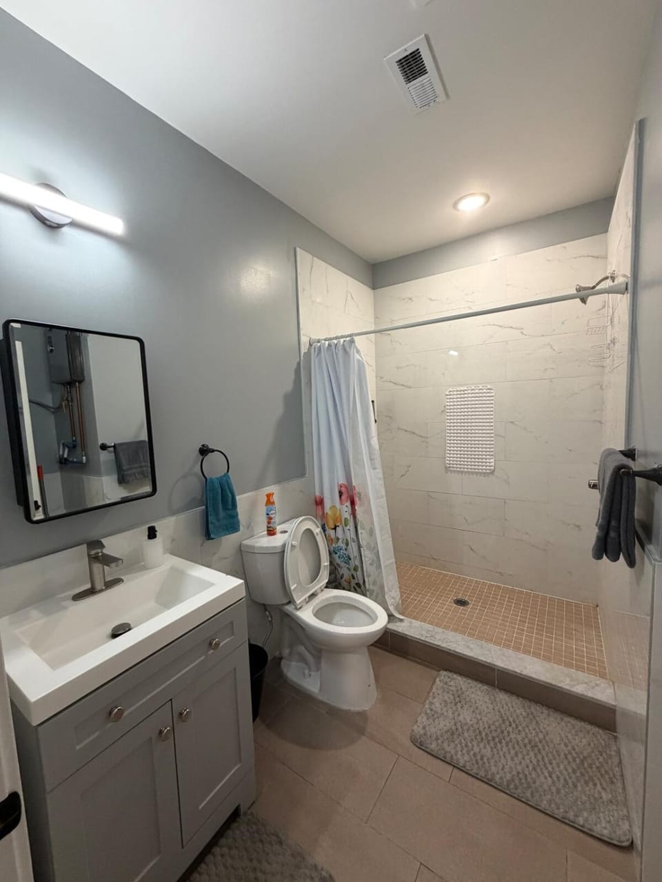 Beautiful & Peaceful 1-Bedroom Suite Apartment in Philadelphia