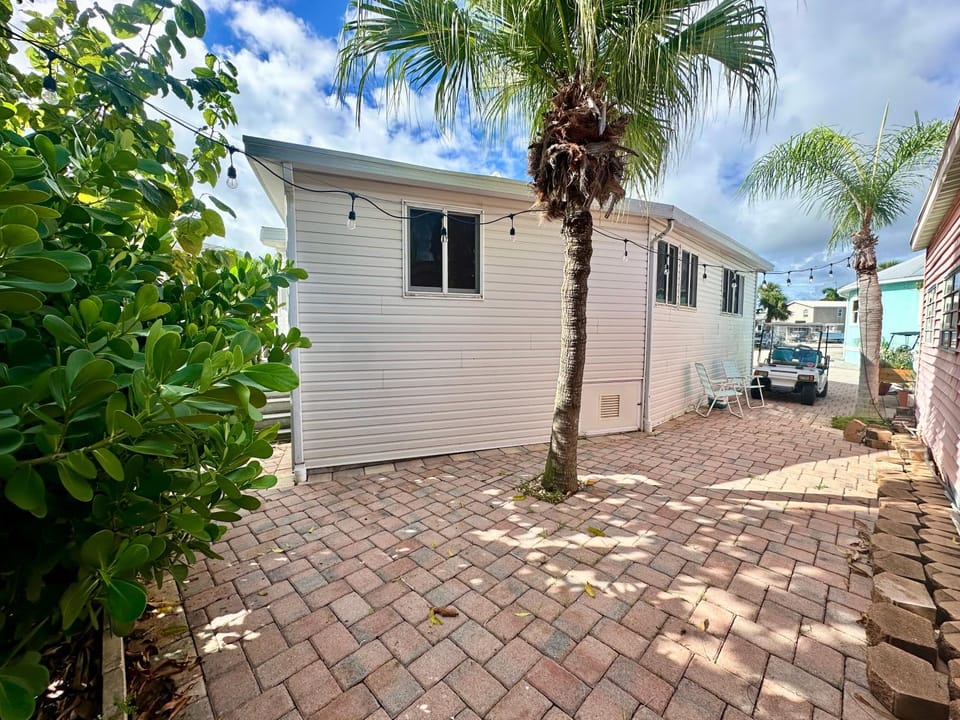 Destiny's Drive 2-bedroom, 1-bath beach home House in Hutchinson Island