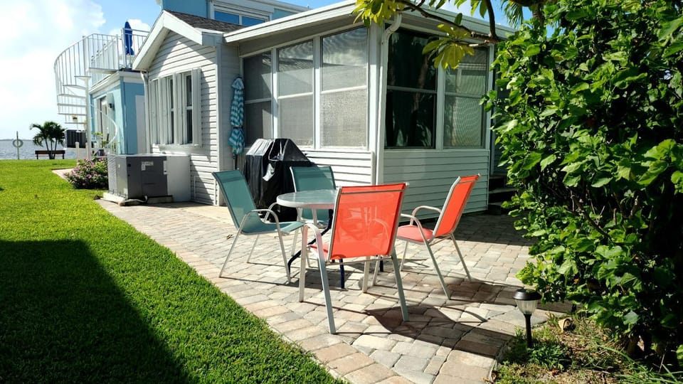 Waterfront Charm 2 Bed 1 Bath Nettles Island House in Hutchinson Island