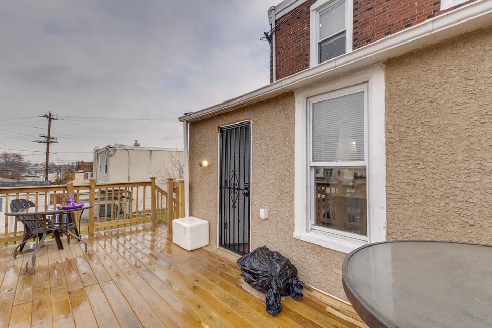 Colorful, Convenient Apt 7 Mi to Lincoln Financial Apartment in Upper Darby