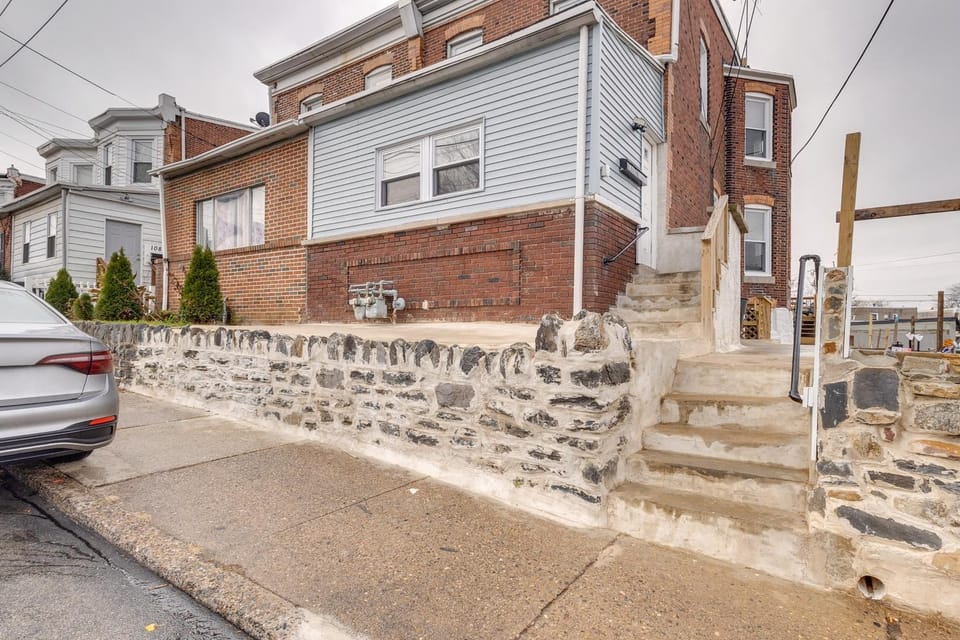 Colorful, Convenient Apt 7 Mi to Lincoln Financial Apartment in Upper Darby