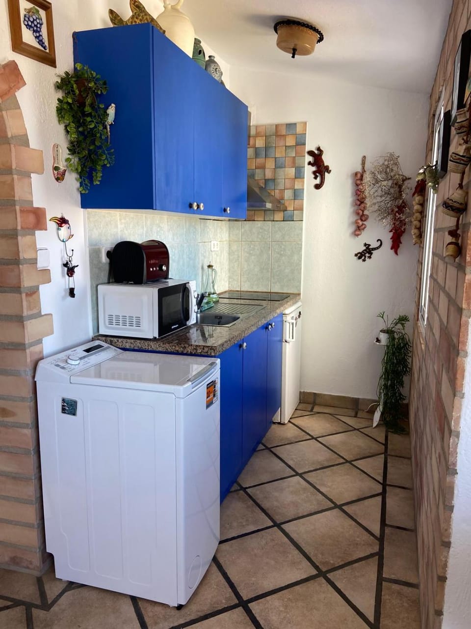 Kitchen or kitchenette, microwave, toaster, washing machine