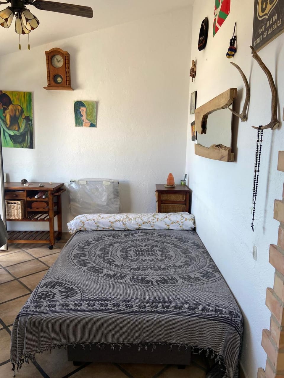 Bed, Living room