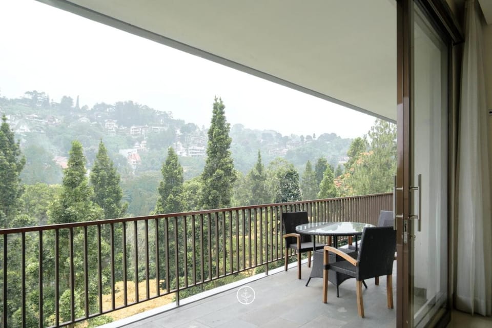 Tulip Hill View Villa 6 Bedrooms With a Private Heated Swimming Pool and a Movie Room and a Billaird Table Villa in Bandung