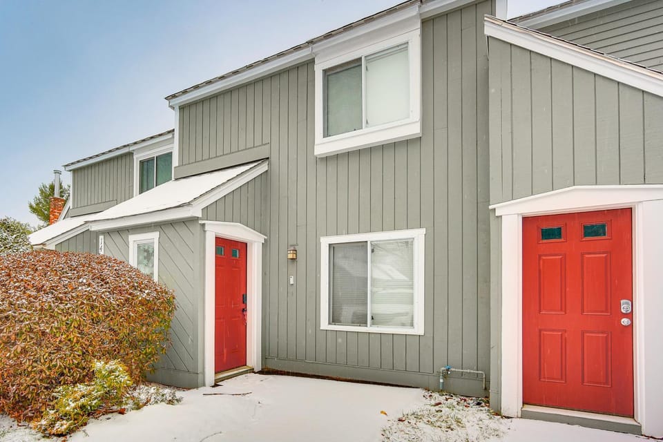 5 Mi to Loon Mountain Resort! Family Townhome House in Woodstock