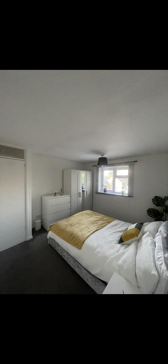 Comfortable room 2 mins walk to hotspur stadium and other amenities close by Vacation rental in London