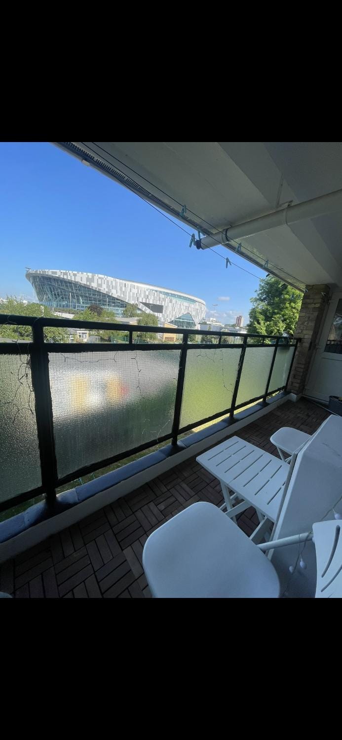Comfortable room 2 mins walk to hotspur stadium and other amenities close by Vacation rental in London
