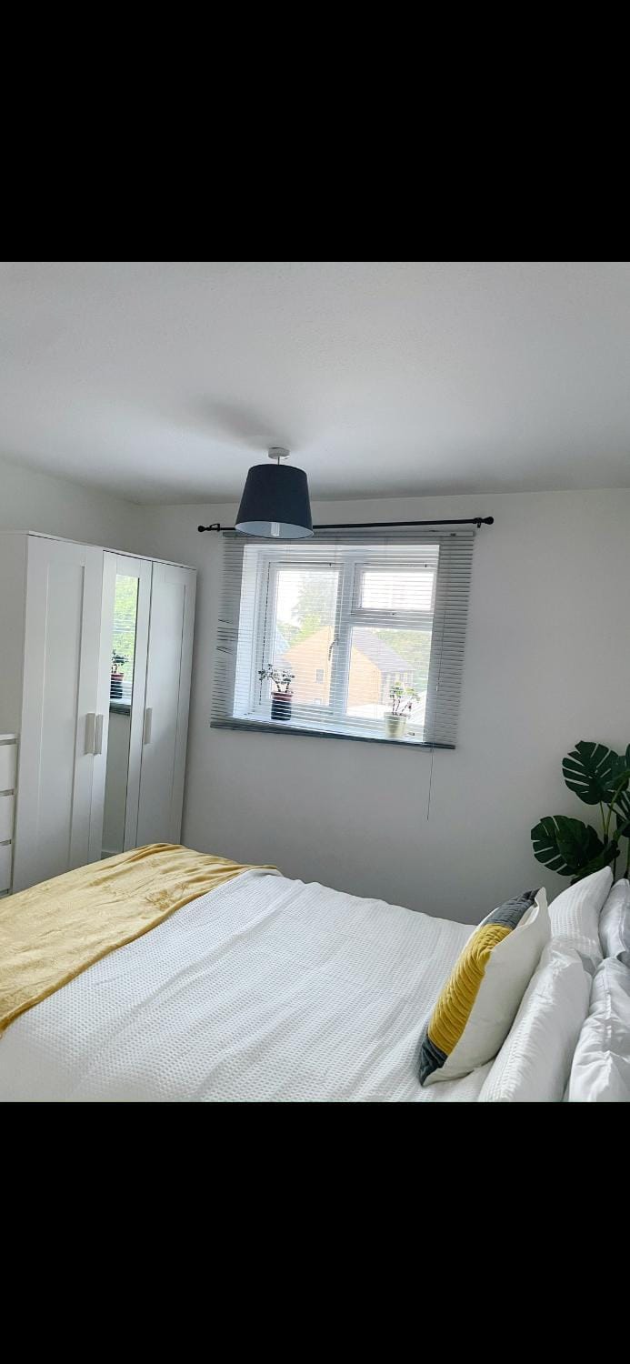 Comfortable room 2 mins walk to hotspur stadium and other amenities close by Vacation rental in London