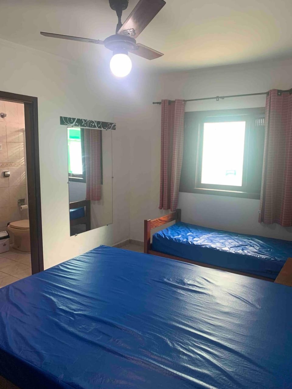 Casa no Centro pertinho de tudo com Ar Cond e Wifi House in Ubatuba