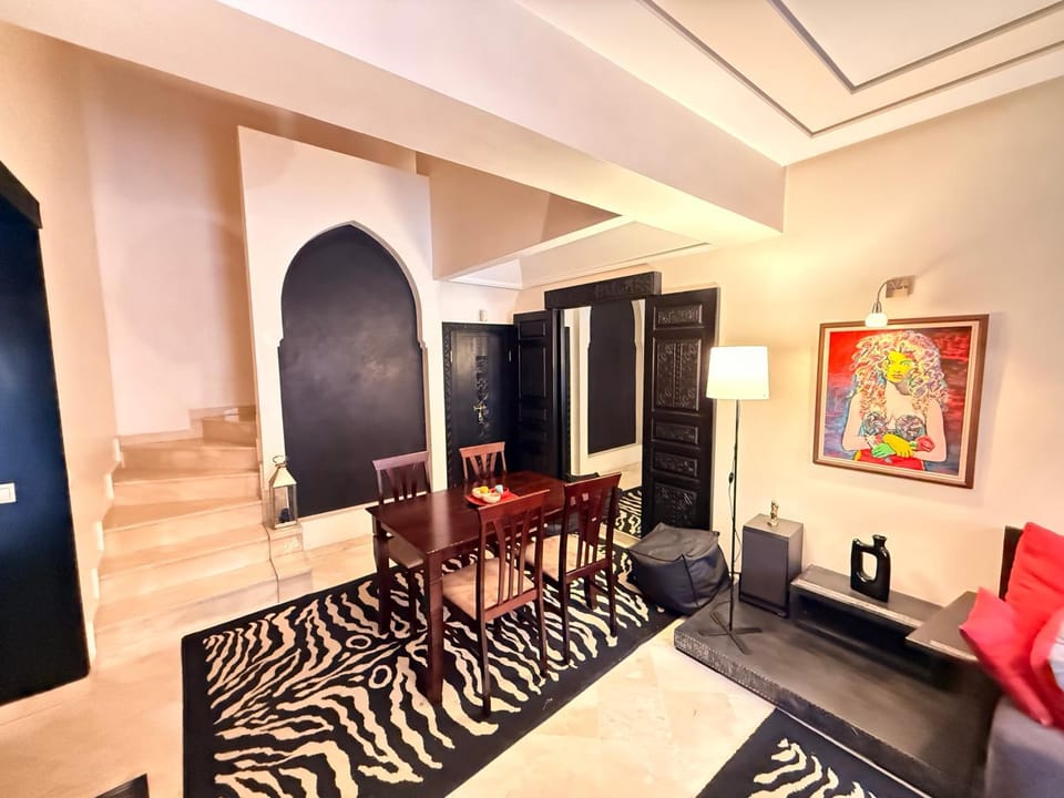 Seating area, Dining area