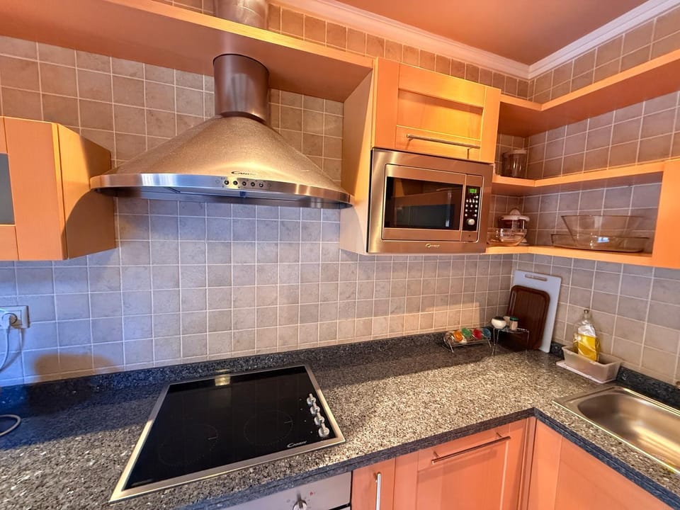 Kitchen or kitchenette, dishwasher, stove
