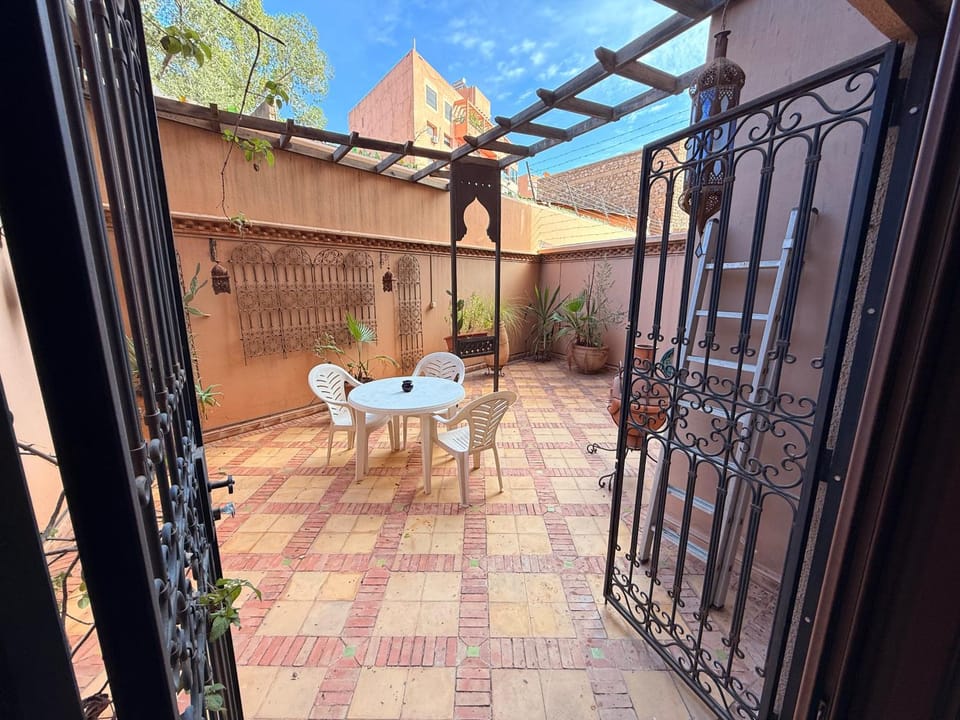 Patio, Day, Balcony/Terrace, Dining area