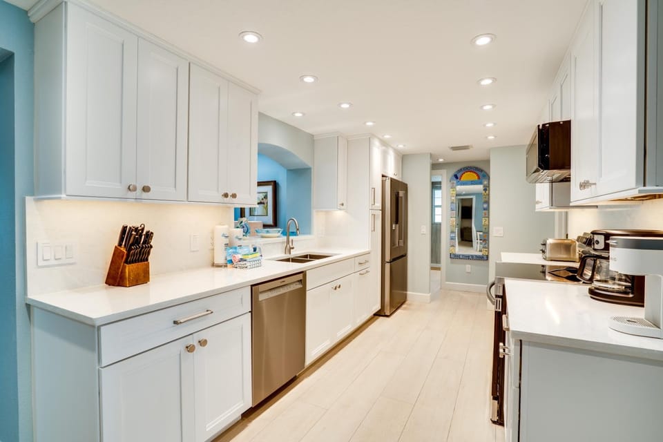 Perfect Coastal Getaway by SeaBreeze Vacation House in Holmes Beach