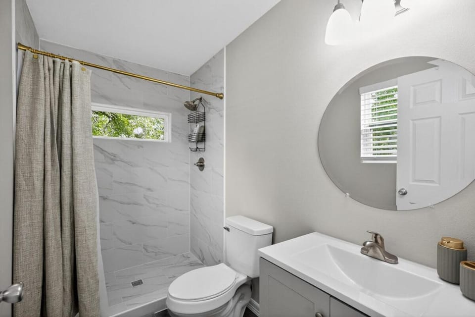 Stylish and Cozy 4BR Home in Houston, Sleeps 9 House in Houston