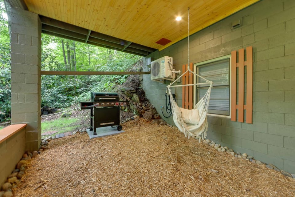 Quiet Family Cabin in Balsam: Hike, Ski, Explore Cabin in Tennessee