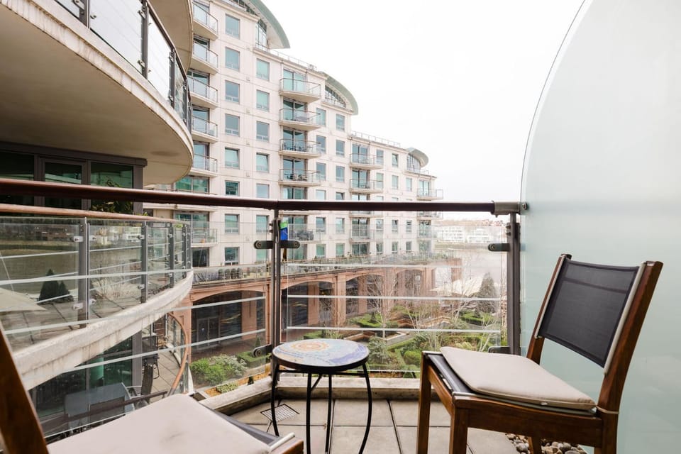 Welcoming 2BDR Riverside Retreat in Central London Apartment in City of Westminster