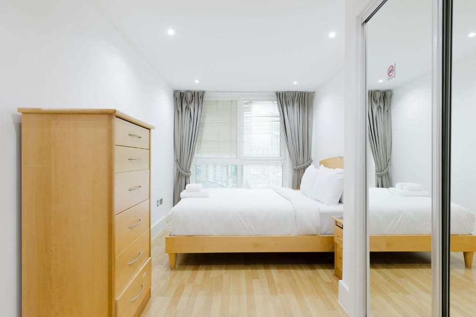 Welcoming 2BDR Riverside Retreat in Central London Apartment in City of Westminster