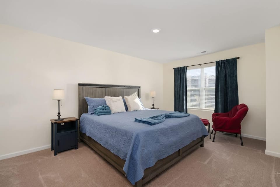 Bed, Photo of the whole room, Bedroom