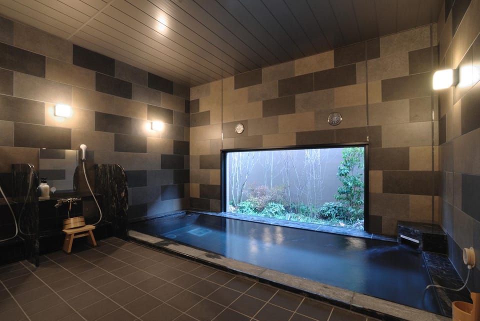 Day, Swimming pool