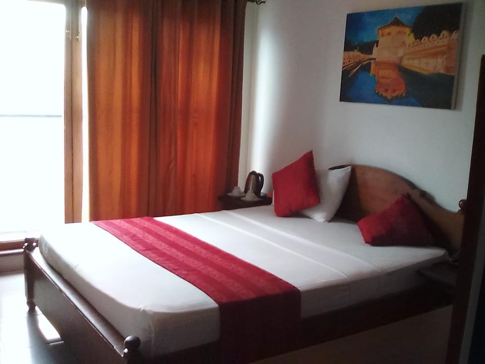 Heaven Seven Kandy Hotel in Kandy