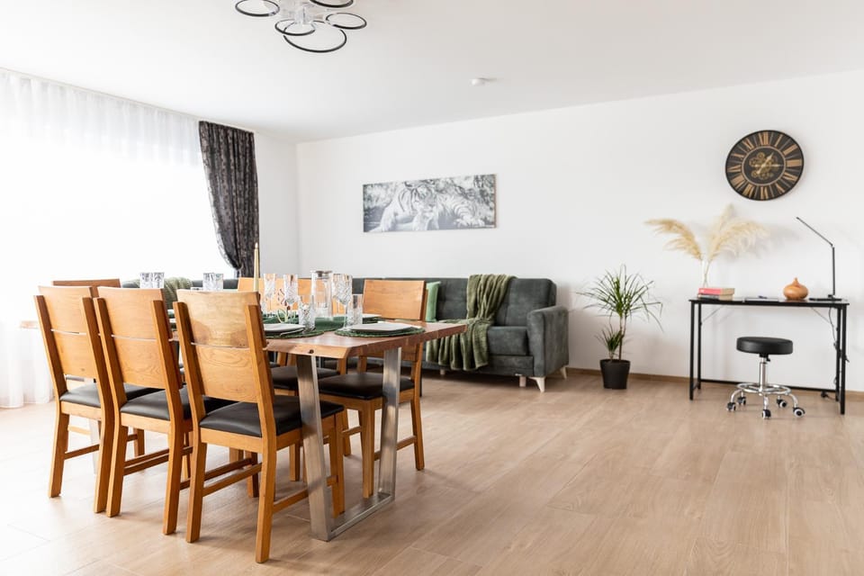 Living room, Seating area, Dining area