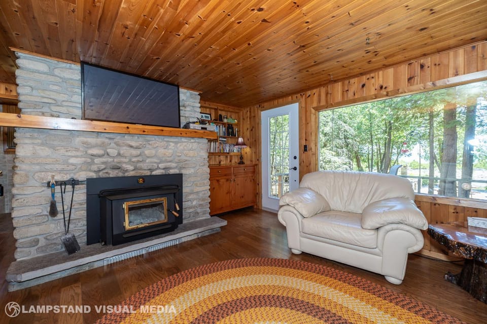 Breezy Woods - Tobermory Waterfront House in Northern Bruce Peninsula