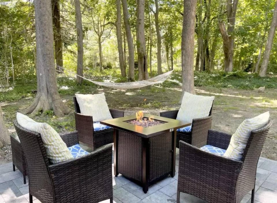 Adorable Updated Cottage Walk to Water House in Yarmouth Port