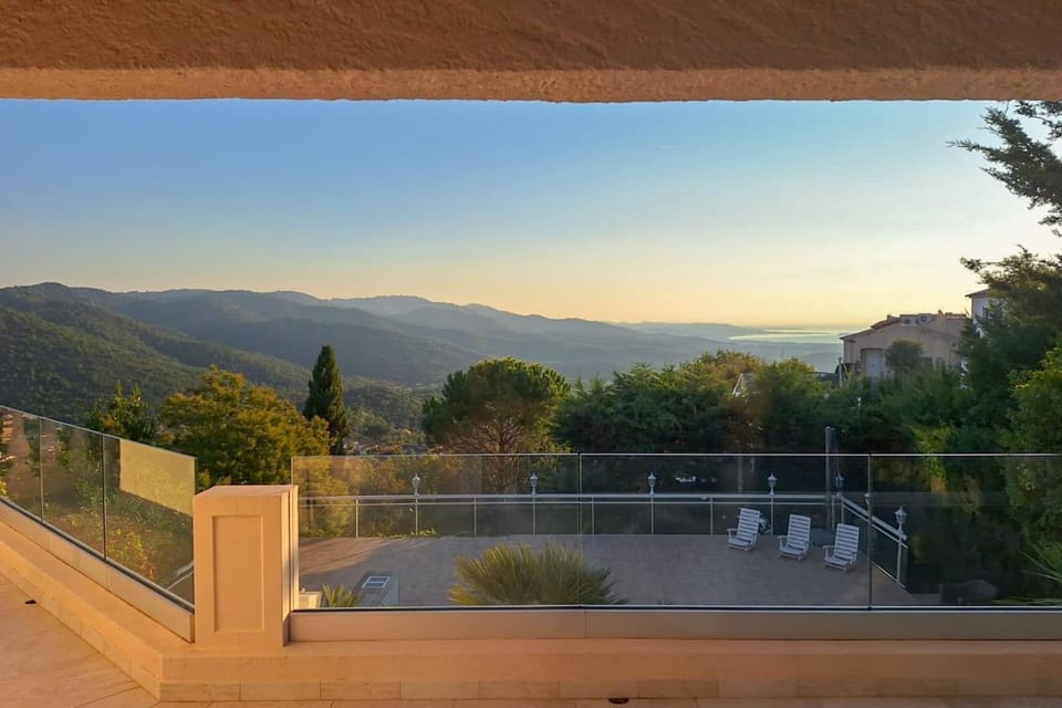 Villa La Loreley 12 pers private pool & sea view Villa in Fréjus