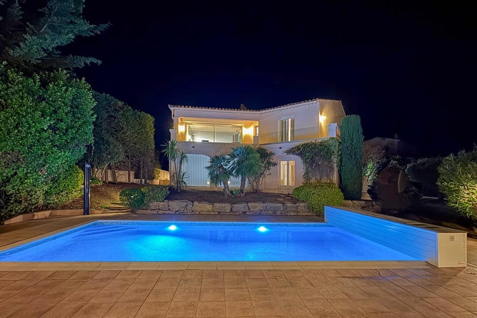 Villa La Loreley 12 pers private pool & sea view Villa in Fréjus