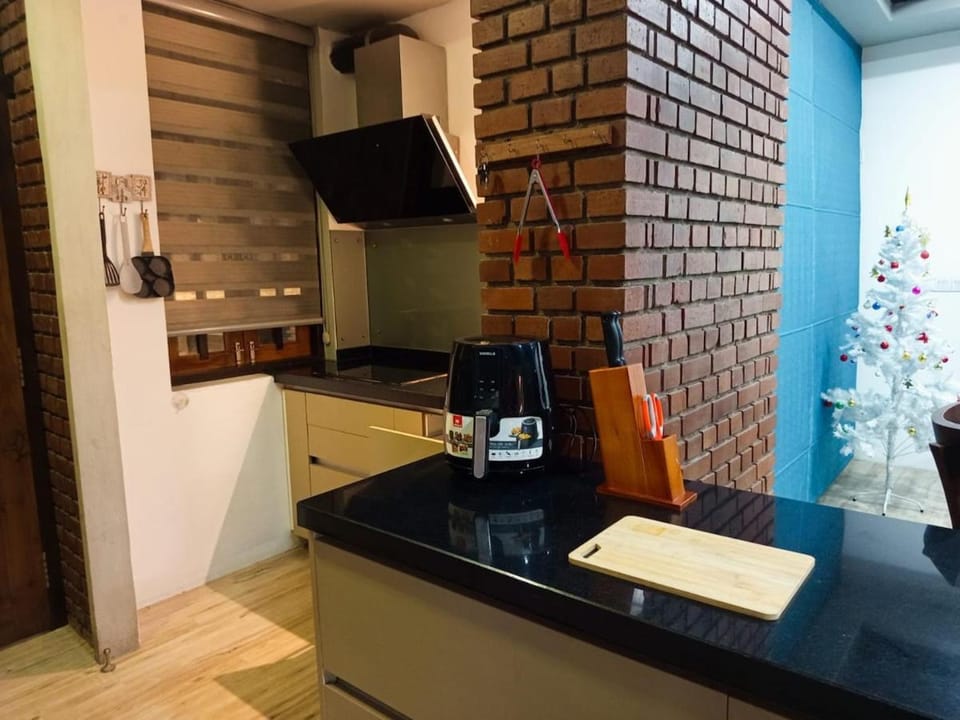 Urban Cozy Villa - Thalawathugoda Villa in Central Province