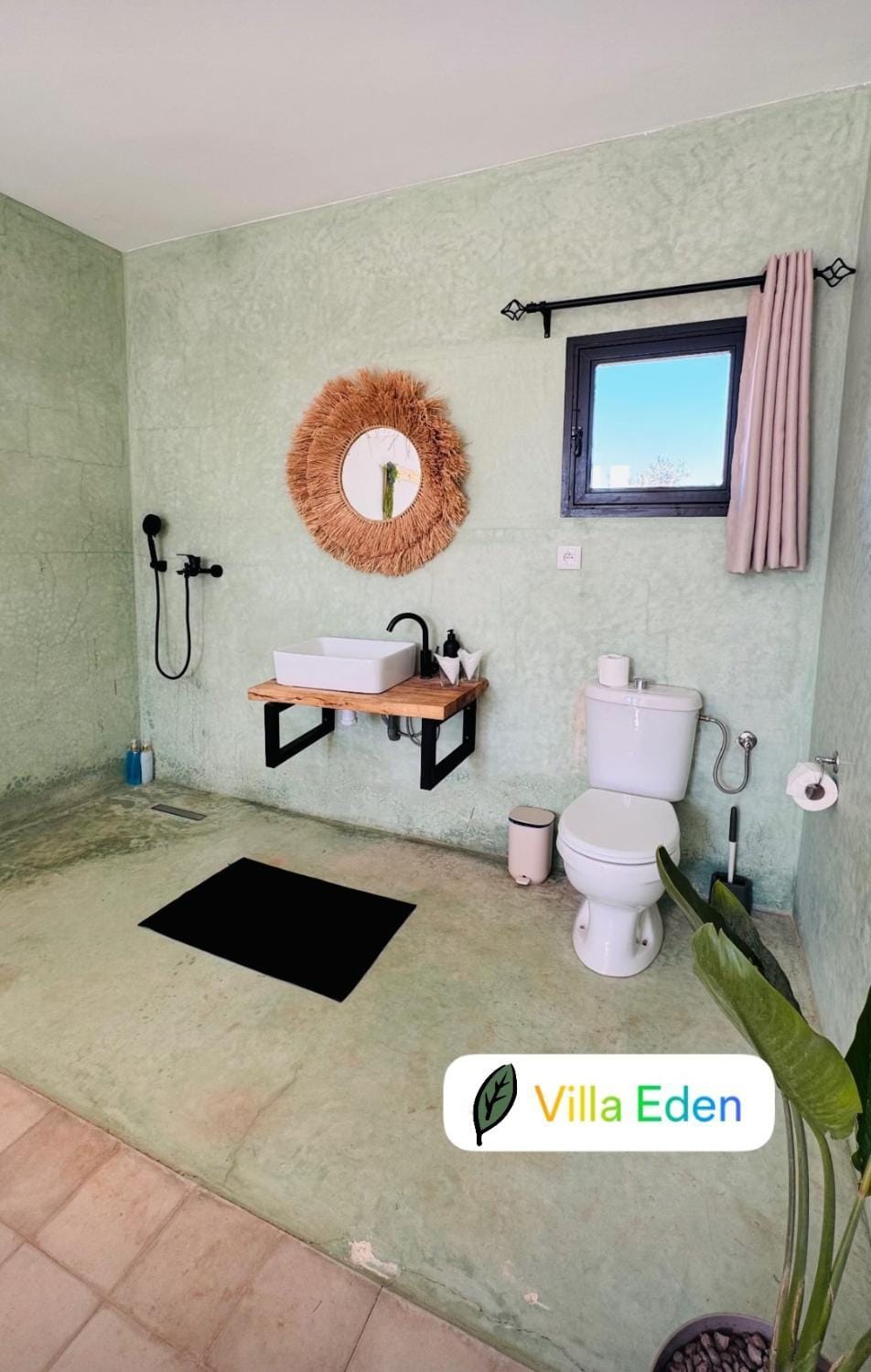 Bathroom, Text overlay