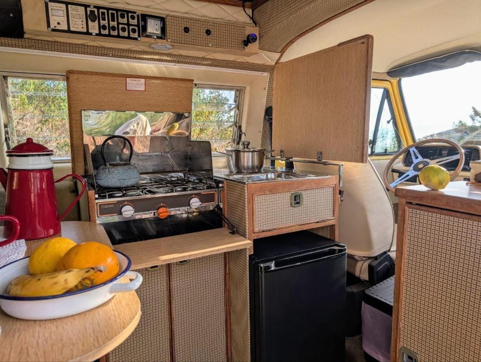 Rent a Blue Classics's Campervan vw t3 amarela - Algarve - Faro - Portugal Luxury tent in Portimao