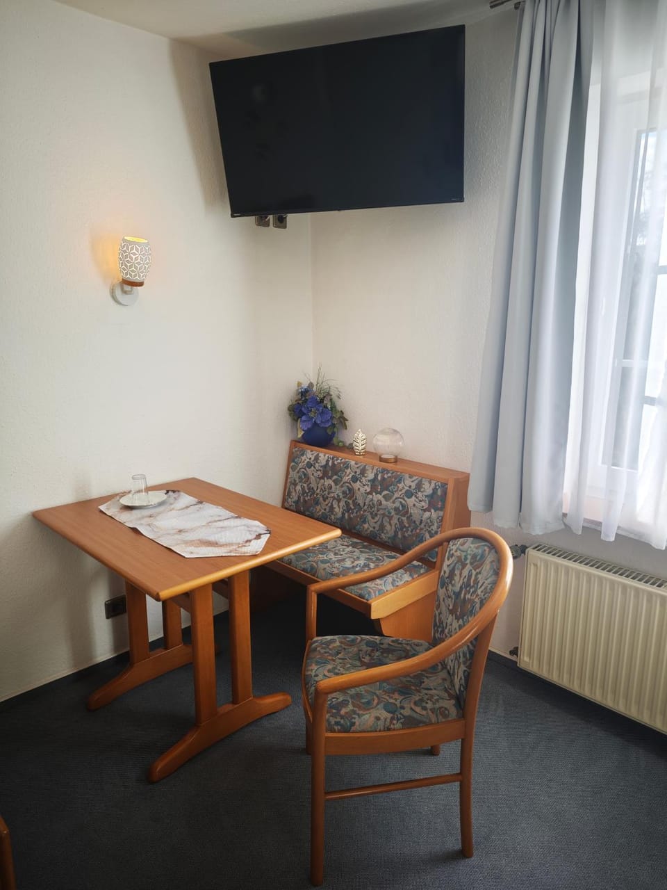 TV and multimedia, Seating area