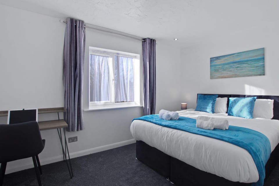Bed, Bedroom, hair dryier
