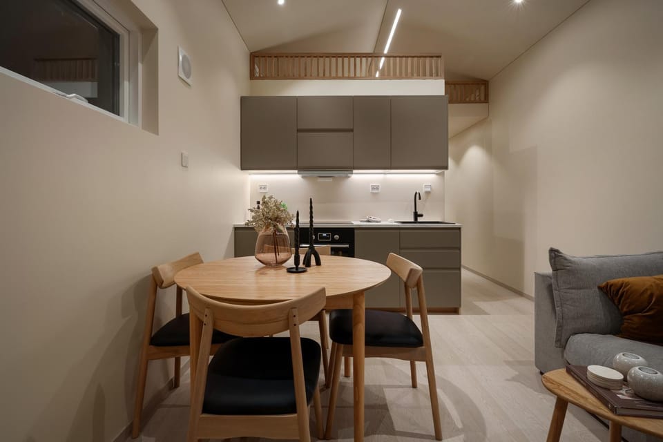 Kitchen or kitchenette, Living room, Seating area, Dining area, minibar, pet friendly, stove