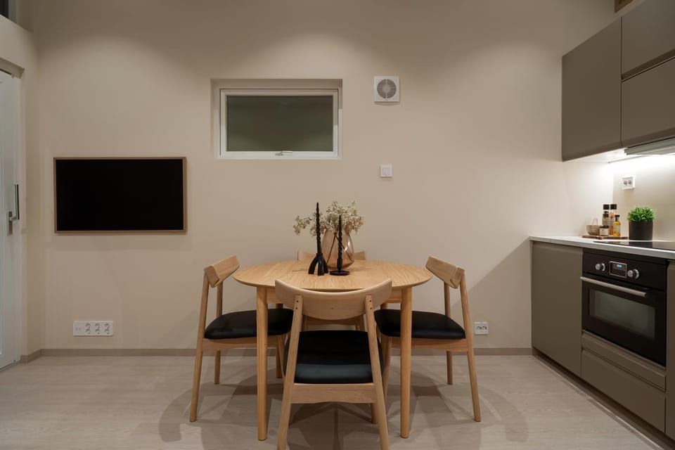 TV and multimedia, Kitchen or kitchenette, Dining area, minibar, oven, pet friendly, stove