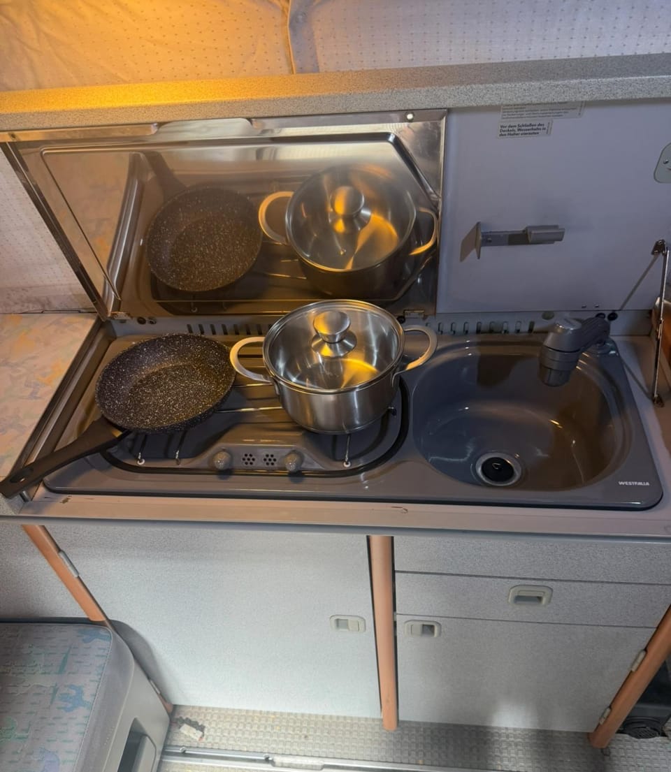 Rent a Blue Classics's Campervan VW T4 Azul - Algarve - Faro -Portugal Luxury tent in Portimao